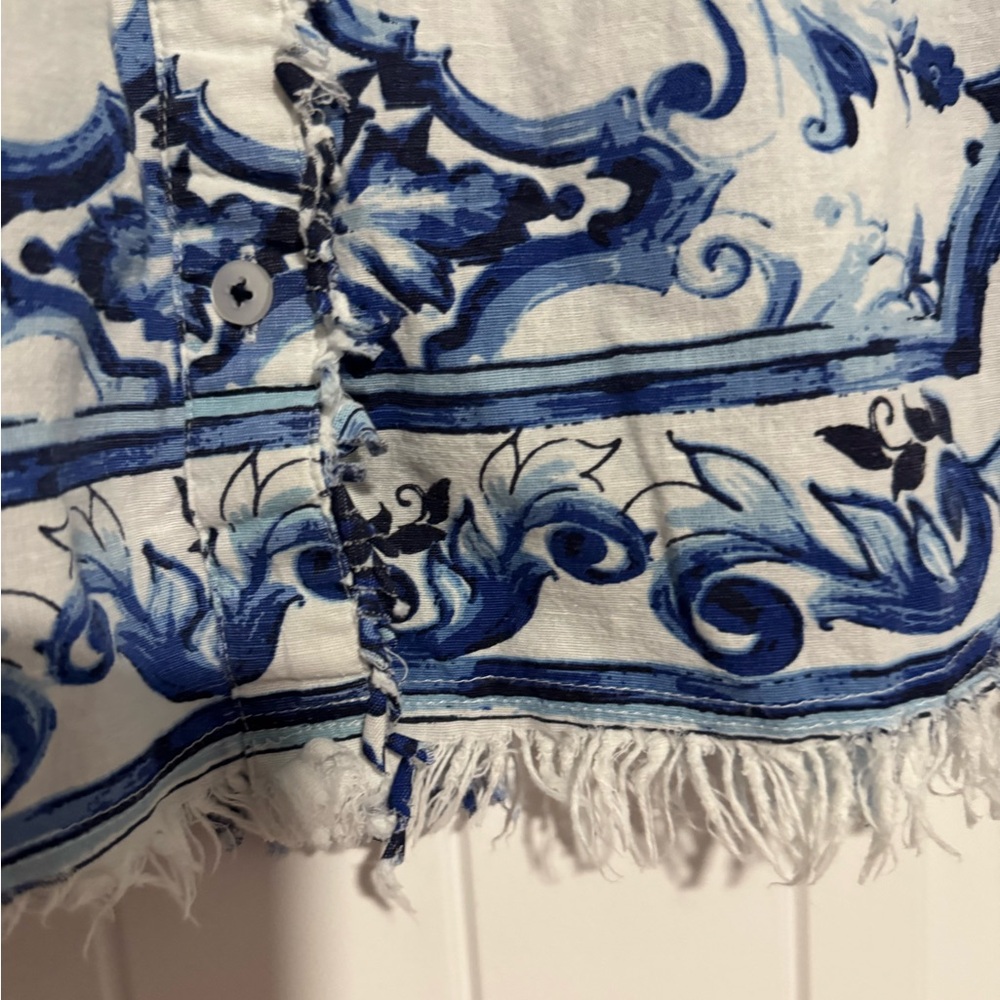 Chic Blue and White Patterned Button Down Shirt - image 7